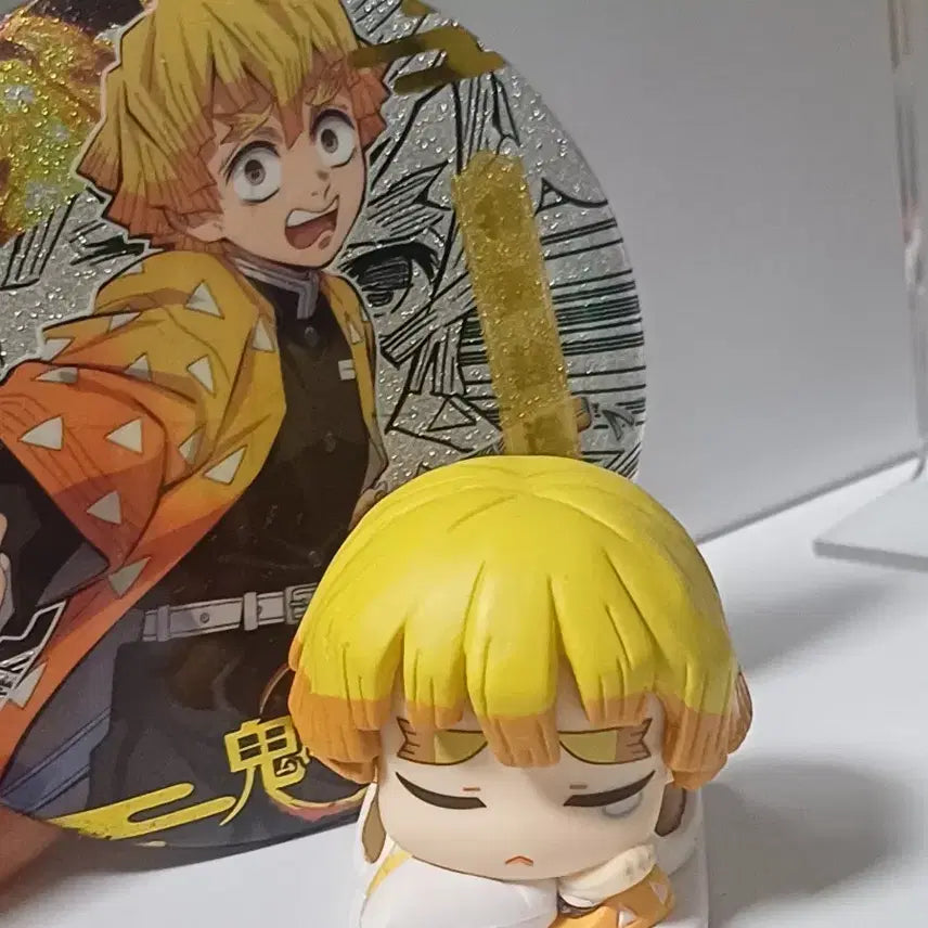 [BUNJANG] Zenitsu Bundle Set Badge and Mini Figure / 젠이츠 뱃지 미니 피규어 일괄