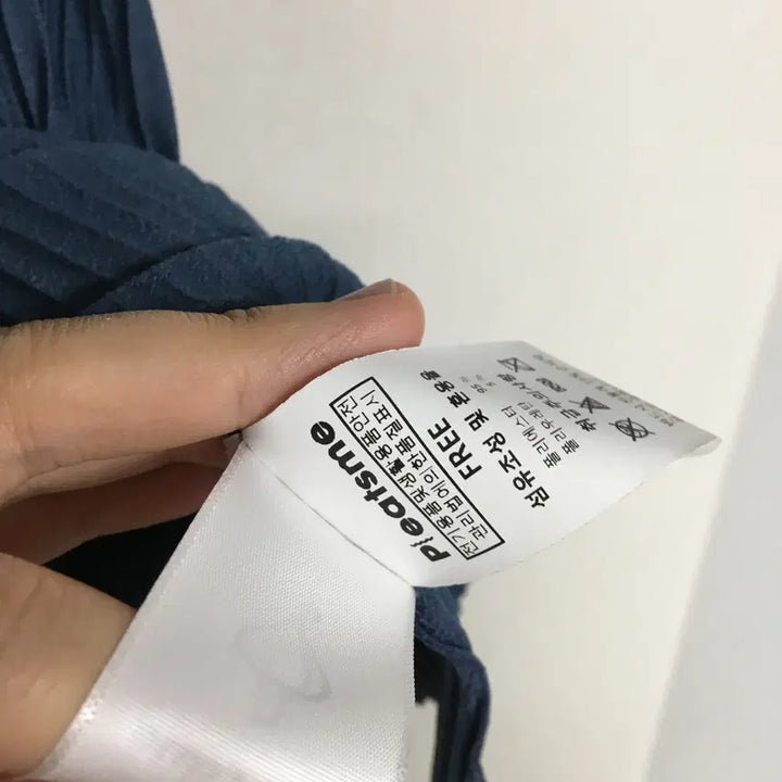 [SOLD OUT] 23 플리츠미 하이넥 플리츠 블라우스 F