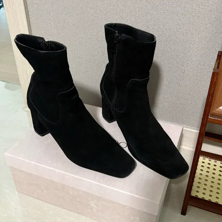 [SOLD OUT] 블랙 스웨이드 소가죽 100% 앵클부츠 240
