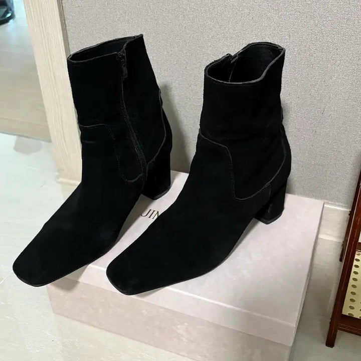 [SOLD OUT] 블랙 스웨이드 소가죽 100% 앵클부츠 240