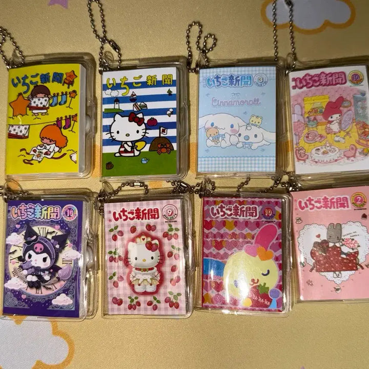 [BUNJANG] Sanrio Ichigo Shinbun 50th Anniversary Mini Note Keychain Gacha / 산리오 이치고신문 50주년 미니노트 키링 가챠
