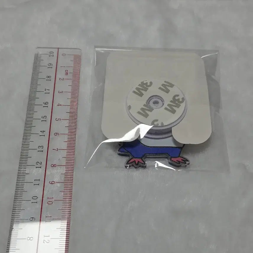 [BUNJANG] Crayon Shin-chan Penguin Acrylic Grip Tok / 짱구 펭귄 옷 아크릴 그립톡