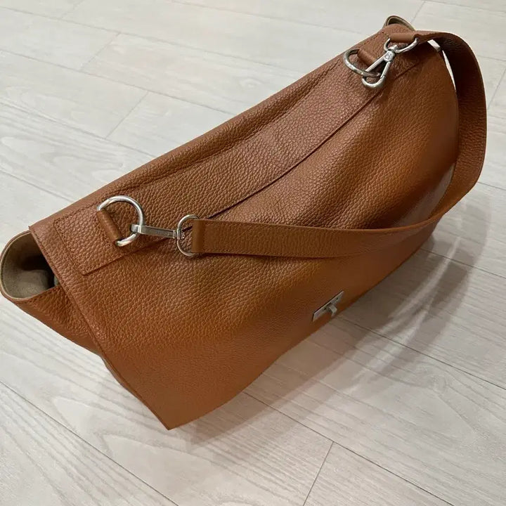 [BUNJANG] Pretti Bag Large Shoulder Bag / 프레티백 라지 카멜컬러 판매해요