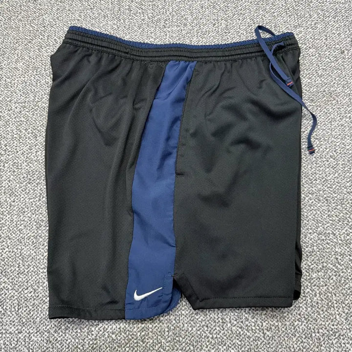 [SOLD OUT] L 나이키 드라이핏 러닝 트랙클럽 숏 팬츠 반바지