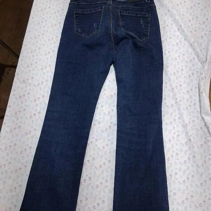 [BUNJANG] Denim Bootcut Jeans (Size 26-27) / 데님 부츠컷 청바지(26~27)