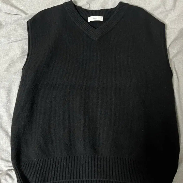 [BUNJANG] Dunst Unisex V-Neck Wool Vest / 던스트 유니섹스 브이넥 울 베스트 L