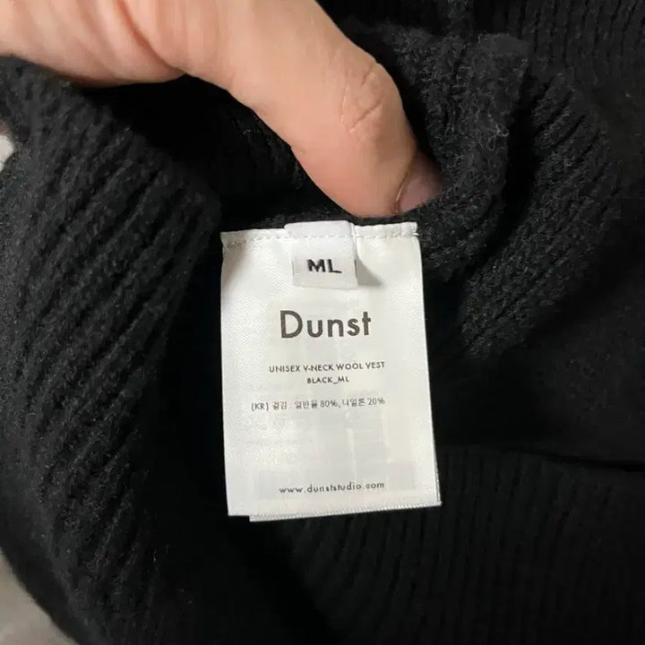 [BUNJANG] Dunst Unisex V-Neck Wool Vest / 던스트 유니섹스 브이넥 울 베스트 L