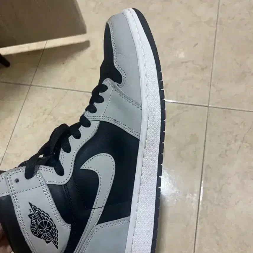 [BUNJANG] Nike Air Jordan 1 Retro High OG Shadow 2.0 Sneakers / 새제품급 나이키 조던 1 레트로 하이 OG 쉐도우 2.0 275