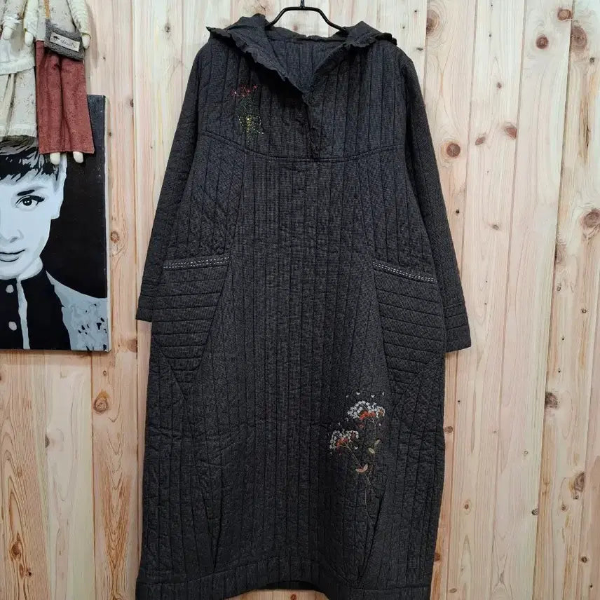 [BUNJANG] Embroidered Quilted Hooded Dress / 자수 누빔 후드 원피스