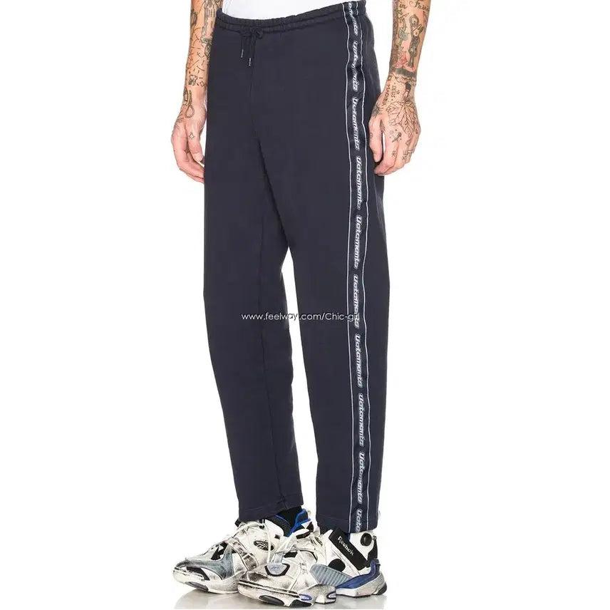 [BUNJANG] VETEMENTS Side Logo Navy Jogger Pants / 베트멍 사이드 로고 네이비 조거 팬츠 추리닝 트레이닝
