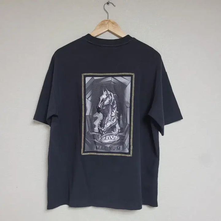 [BUNJANG] Magnum Horse Print Black T-shirt / 매그넘 Magnum 말 프린팅 반팔 티셔츠 블랙.95