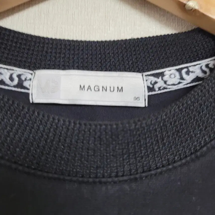 [BUNJANG] Magnum Horse Print Black T-shirt / 매그넘 Magnum 말 프린팅 반팔 티셔츠 블랙.95