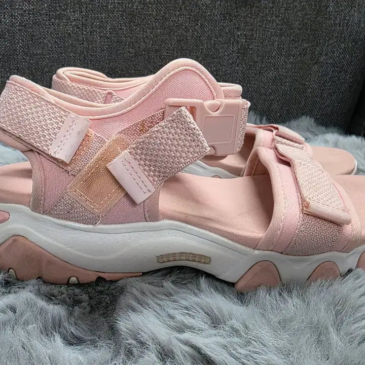 [SOLD OUT] 스케쳐스 딜라이트 샌들 240