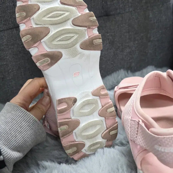 [SOLD OUT] 스케쳐스 딜라이트 샌들 240