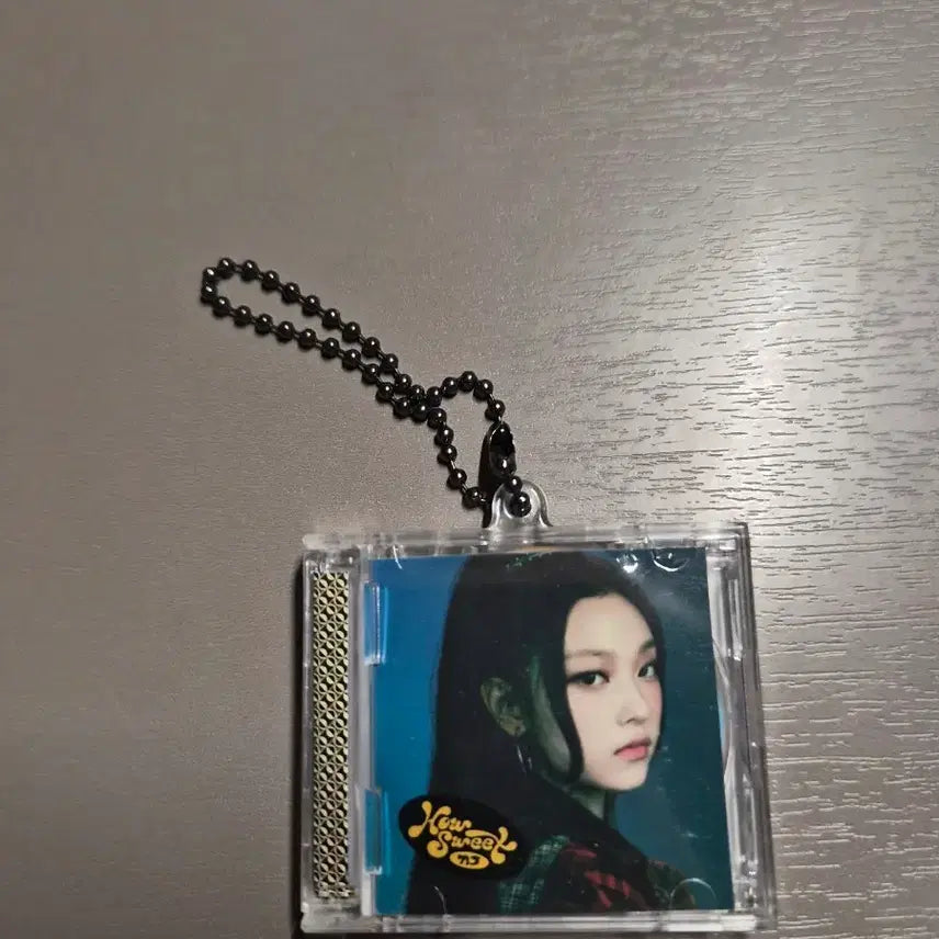 [BUNJANG] NewJeans Haerin CD Keyring / 뉴진스 해린 CD 키링