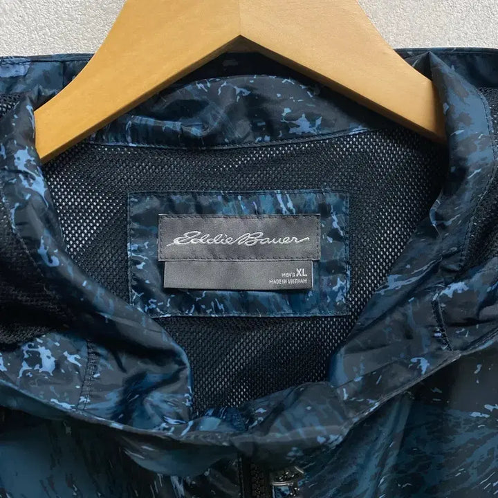 [BUNJANG] Eddie Bauer Patterned Hooded Windbreaker 105 / 에디바우어 패턴 후드 바람막이 점퍼 105