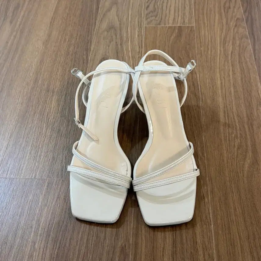 [BUNJANG] SAPPUN Gliss Square Strap Sandal Heels 240 / 사뿐 글리스 스퀘어 스트랩 샌들힐 240