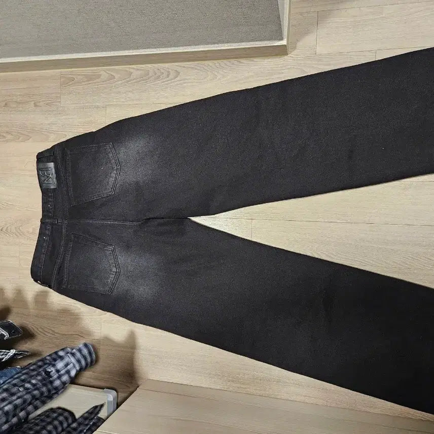 [BUNJANG] LABEL Black Washed Wide Denim Pants / 라벨 아카이브 블랙 워싱 와이드 데님 팬츠