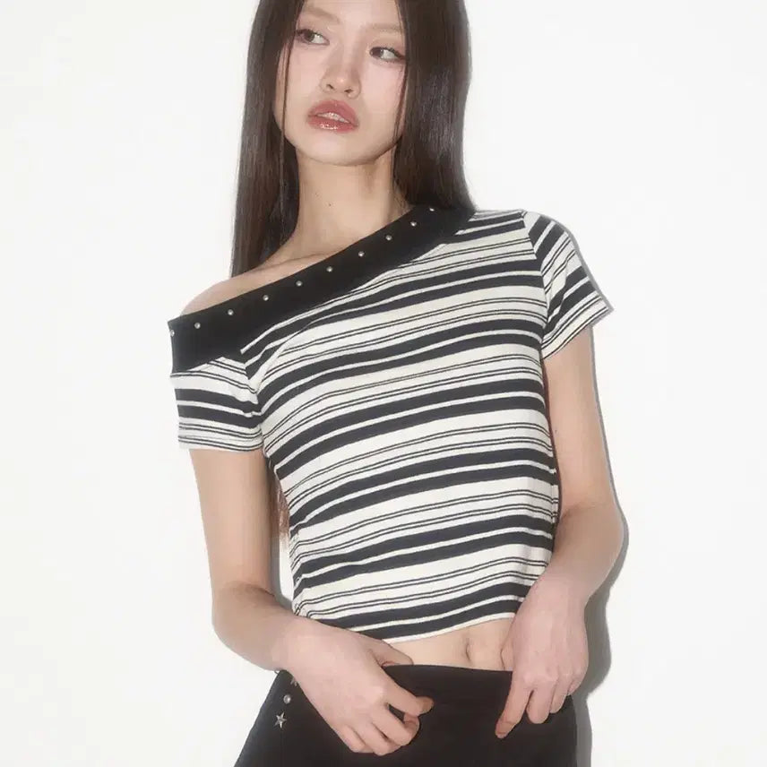 [BUNJANG] Illygo One Shoulder Studded Stripe Top / (새상품) 일리고 원숄더 스터드 스트라이프 탑 블랙 아이보리