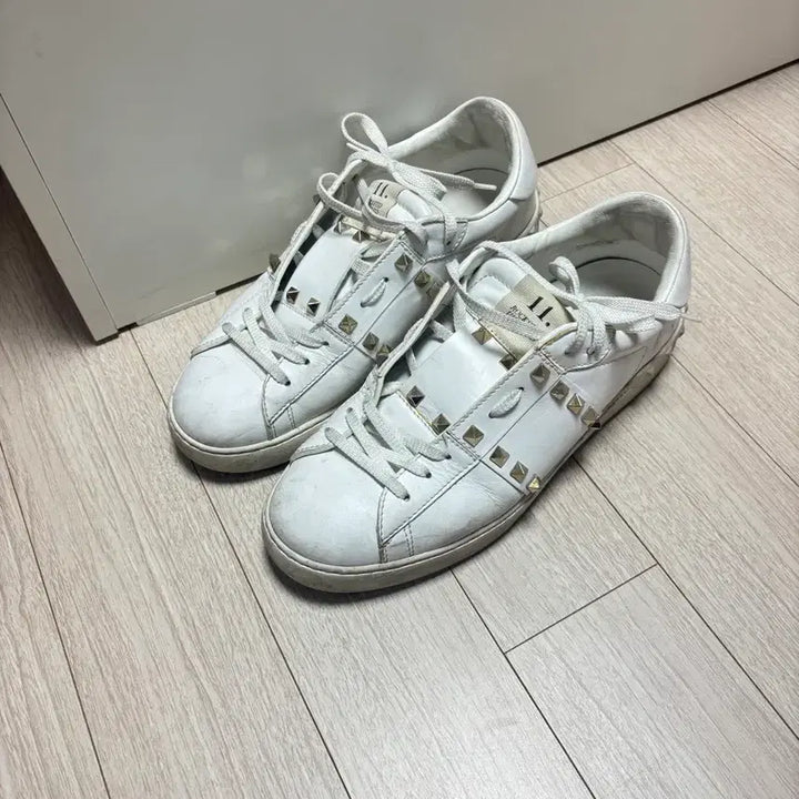 [BUNJANG] Valentino Rockstud Sneakers - Size 41 / 발렌티노 락스터드 스니커즈 41