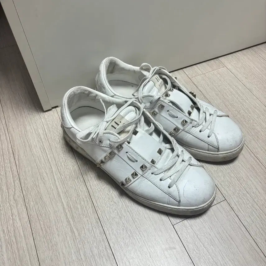 [BUNJANG] Valentino Rockstud Sneakers - Size 41 / 발렌티노 락스터드 스니커즈 41