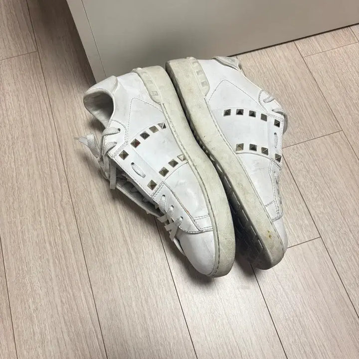 [BUNJANG] Valentino Rockstud Sneakers - Size 41 / 발렌티노 락스터드 스니커즈 41