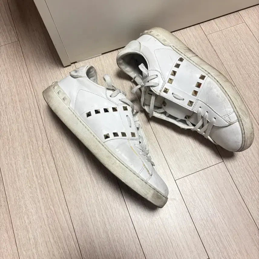 [BUNJANG] Valentino Rockstud Sneakers - Size 41 / 발렌티노 락스터드 스니커즈 41