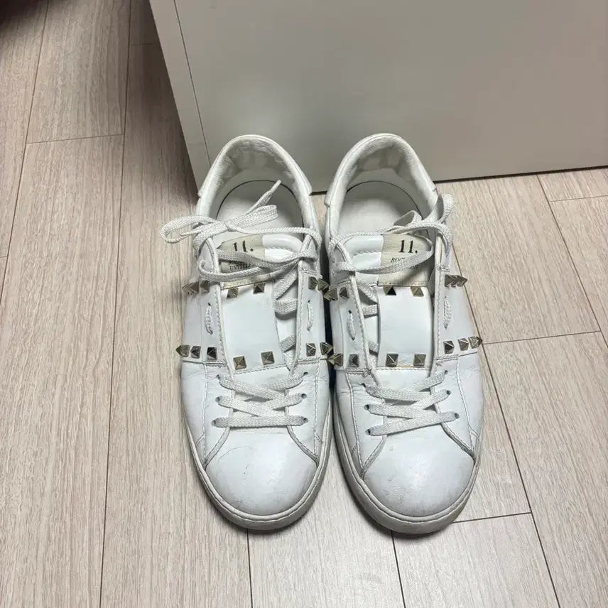 [BUNJANG] Valentino Rockstud Sneakers - Size 41 / 발렌티노 락스터드 스니커즈 41
