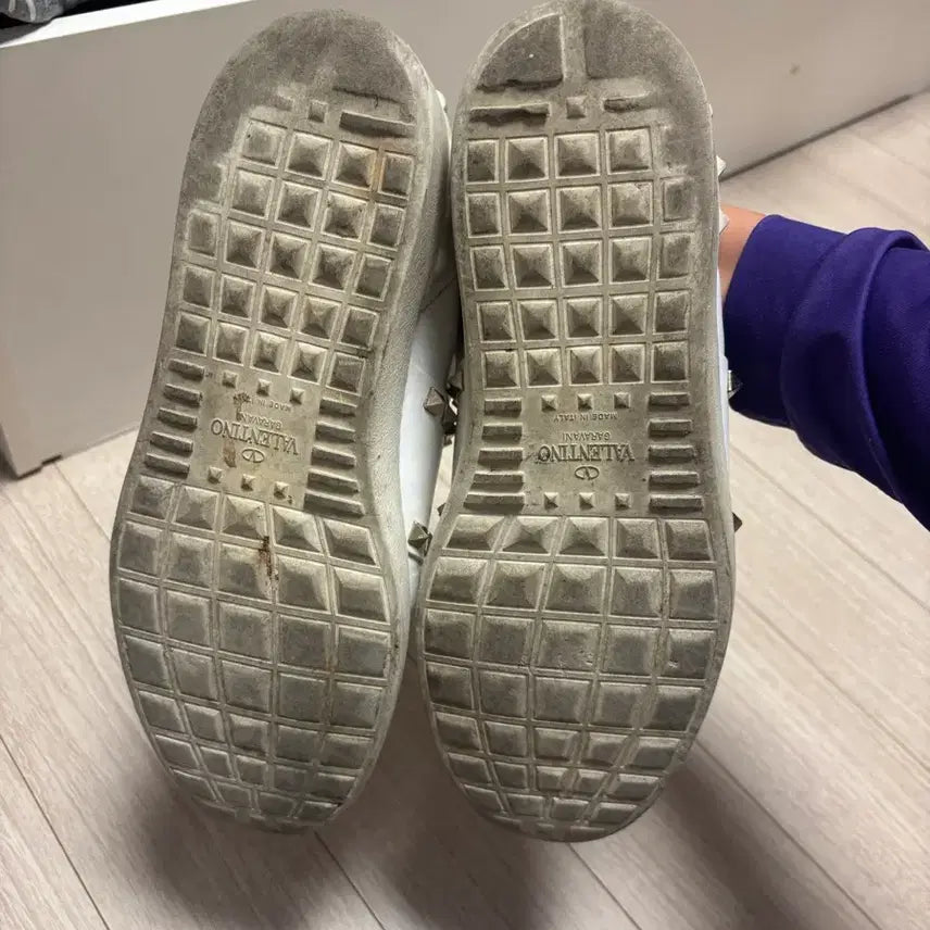 [BUNJANG] Valentino Rockstud Sneakers - Size 41 / 발렌티노 락스터드 스니커즈 41