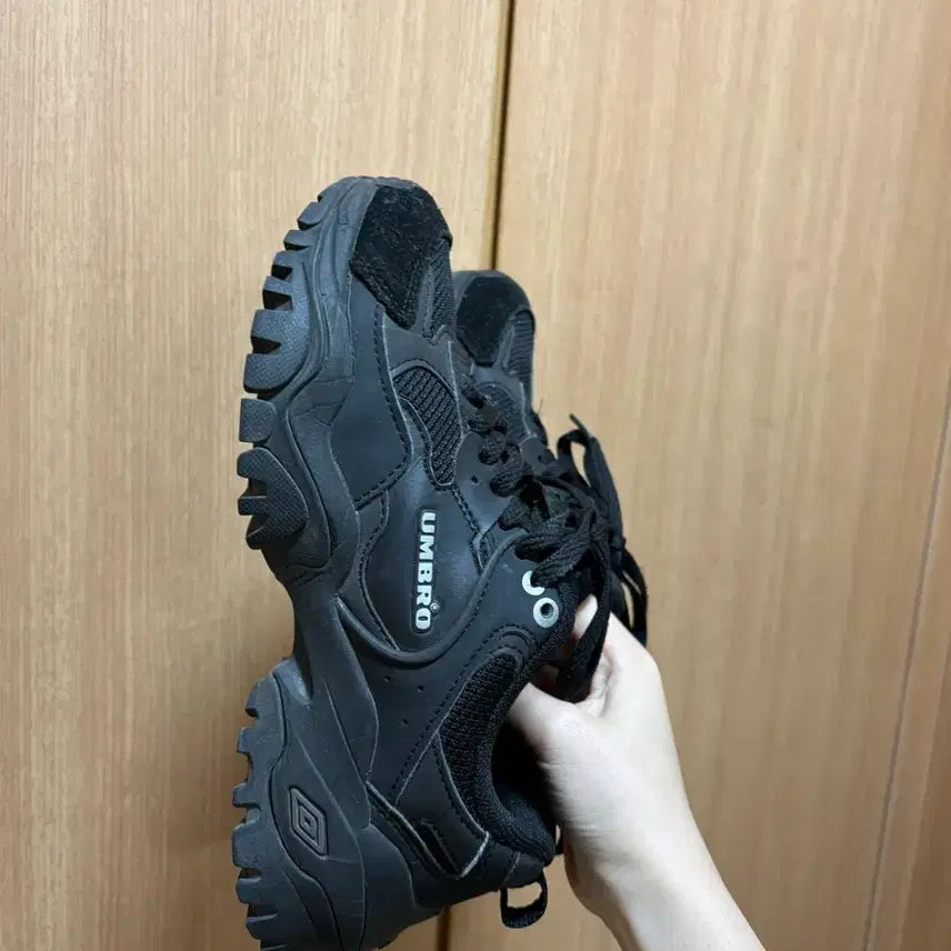 [BUNJANG] Umbro Bumpy X Neo Black Sneakers / 엄브로 범피 엑스 운동화 230