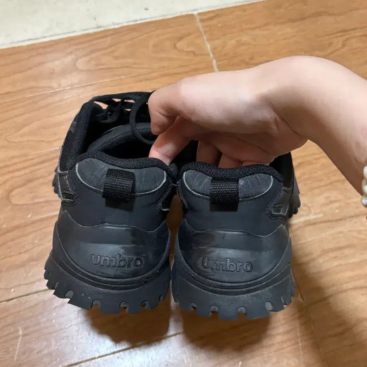 [BUNJANG] Umbro Bumpy X Neo Black Sneakers / 엄브로 범피 엑스 운동화 230
