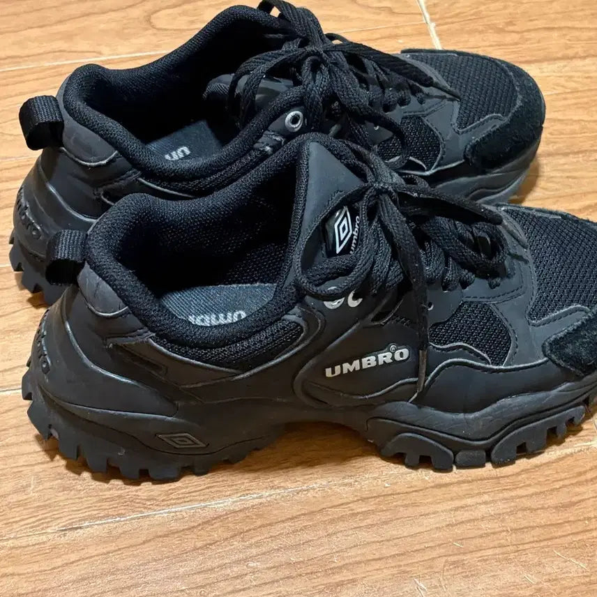 [BUNJANG] Umbro Bumpy X Neo Black Sneakers / 엄브로 범피 엑스 운동화 230