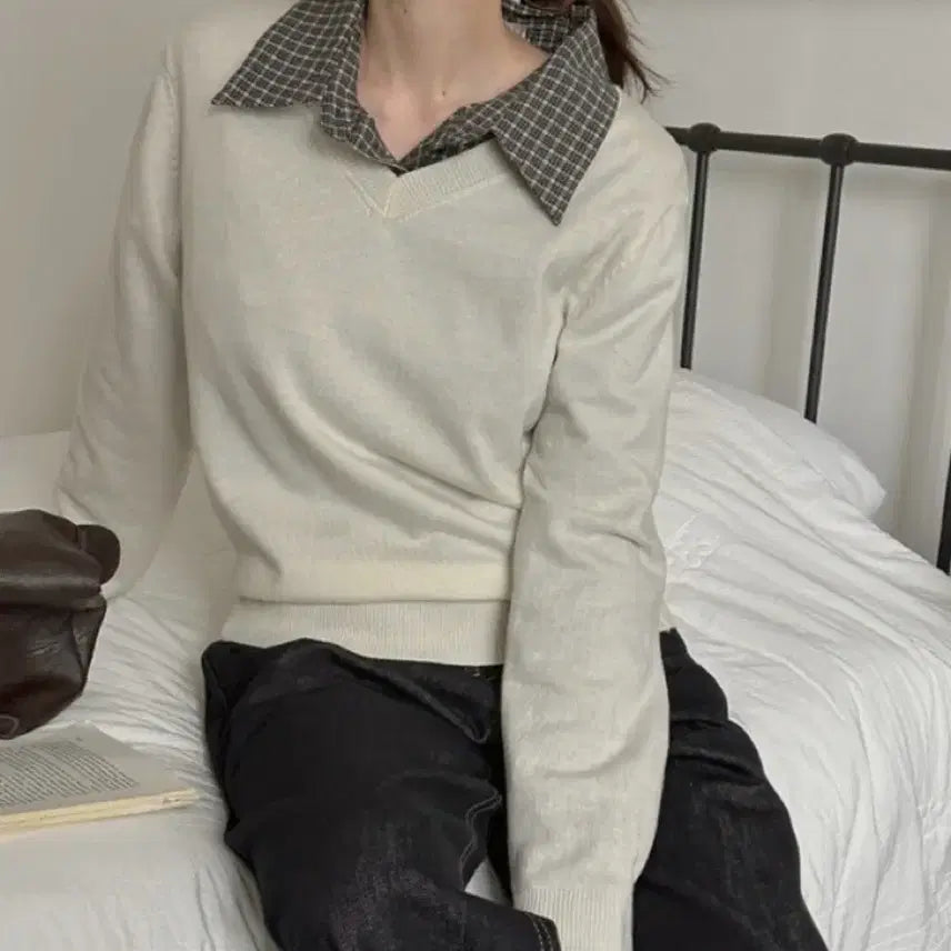 [BUNJANG] Lilly &amp; Co V-Neck Wool Knit Cream Sweater / 새상품 66-77 리리앤코 브이넥 울 니트 크림색상 봄니트 에이블리니트