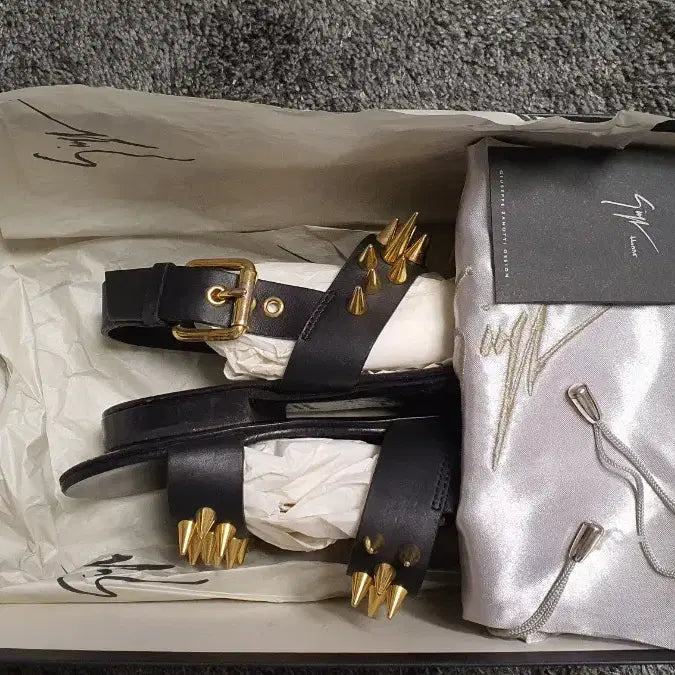 [BUNJANG] Giuseppe Zanotti Spike Flat Sandals / 주세페 자노티  스파이크 플랫 샌들