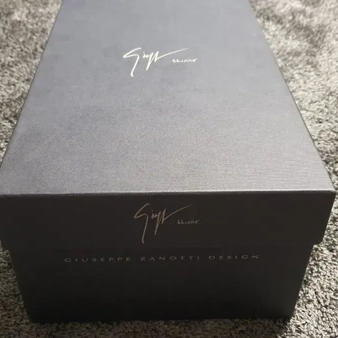 [BUNJANG] Giuseppe Zanotti Spike Flat Sandals / 주세페 자노티  스파이크 플랫 샌들