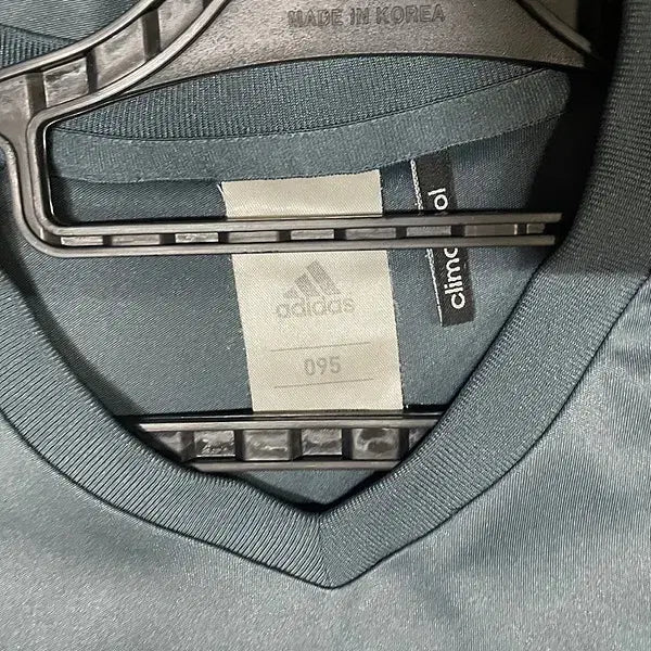 [BUNJANG] Adidas Functional V-Neck Short Sleeve T-shirt / M 아디다스 기능성 브이넥 반팔티 N.4659