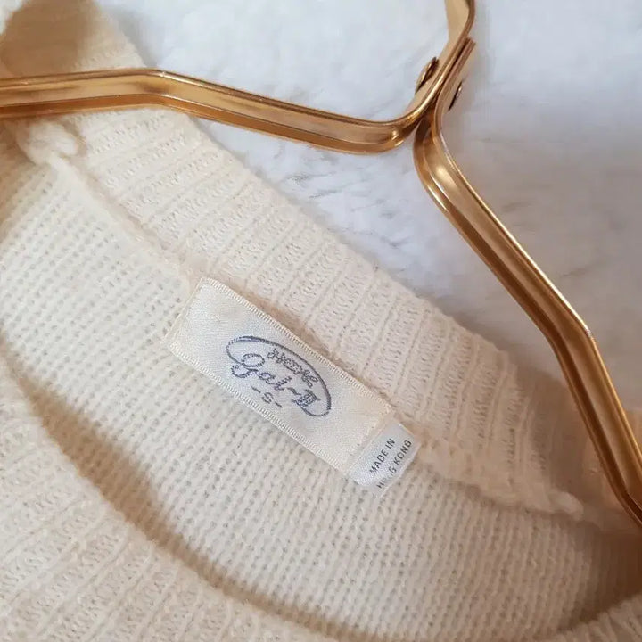 [BUNJANG] Ivory Floral Embroidered Knit Sweater / 일본 아이보리 플라워 자수 니트.울.앙고라.꽃.55~66