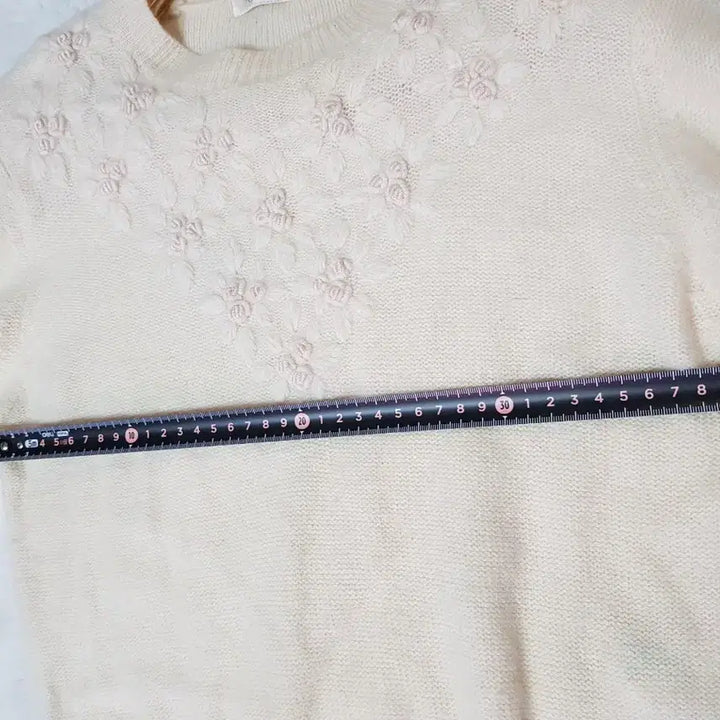 [BUNJANG] Ivory Floral Embroidered Knit Sweater / 일본 아이보리 플라워 자수 니트.울.앙고라.꽃.55~66