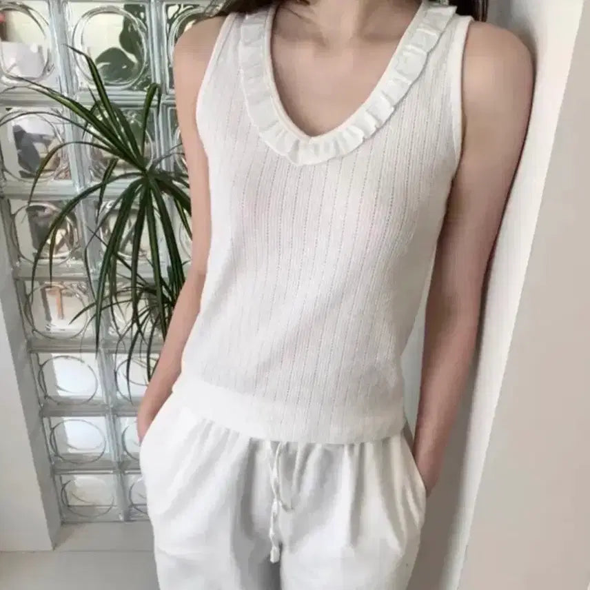 [BUNJANG] Zigzag Frilly Sleeveless Lace Tank Top / 지그재그 프릴리 프릴 민소매 레이스 나시 에이블리빈티지무신사크림29cm