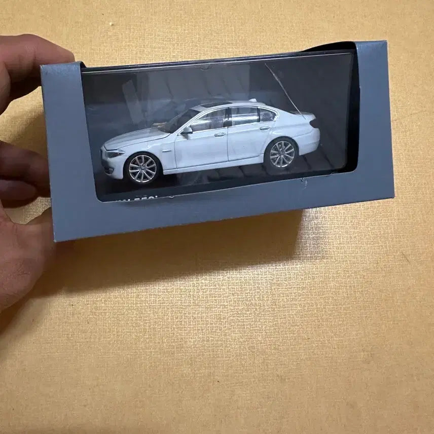 [BUNJANG] BMW 5 Series Sedan 550i Dealer Model / BMW 5 시리즈 세단 550i 미니카 딜러 모델 판매합니다.