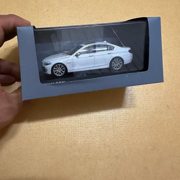 [BUNJANG] BMW 5 Series Sedan 550i Dealer Model / BMW 5 시리즈 세단 550i 미니카 딜러 모델 판매합니다.