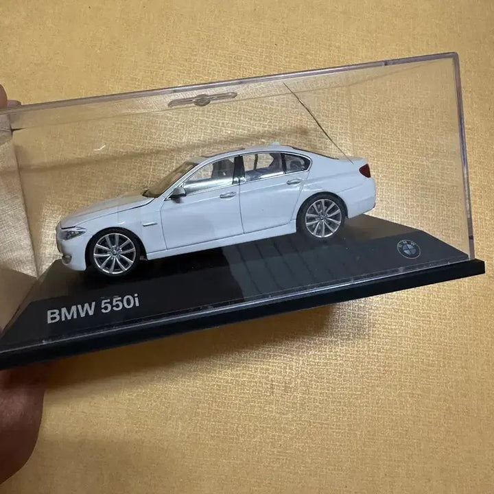 [BUNJANG] BMW 5 Series Sedan 550i Dealer Model / BMW 5 시리즈 세단 550i 미니카 딜러 모델 판매합니다.