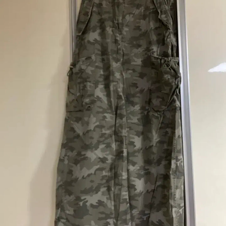 [SOLD OUT] 오디너리홀리데이 카모 카고 롱 스커트