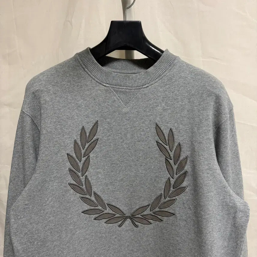 [BUNJANG] Fred Perry Signature Logo Embroidered Sweatshirt Grey M / 프레드페리 시그니처 로고 자수 맨투맨 스웻셔츠 / 그레이, M