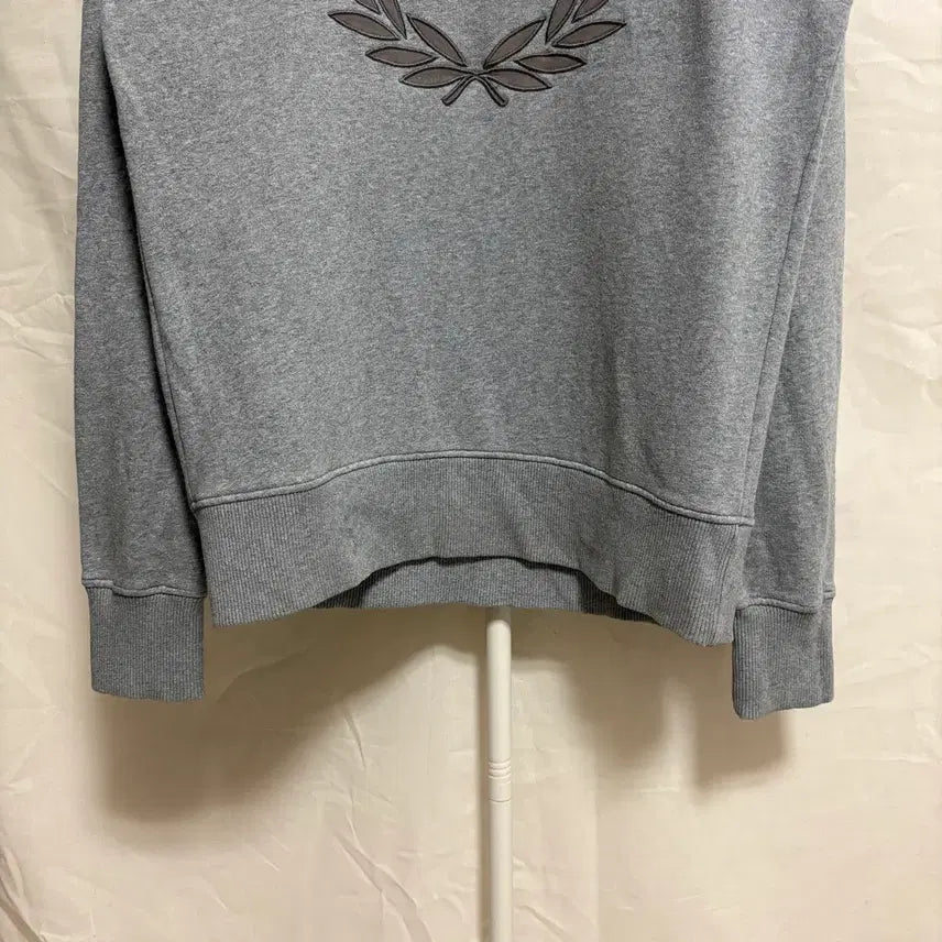 [BUNJANG] Fred Perry Signature Logo Embroidered Sweatshirt Grey M / 프레드페리 시그니처 로고 자수 맨투맨 스웻셔츠 / 그레이, M