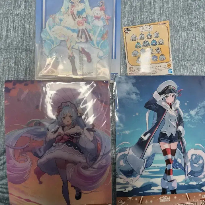[BUNJANG] Bandai Snow Miku Acrylic Stand &amp; Clear Poster Set / 하츠네미쿠 B상 아크릴 스탠드(클리어포스터/아크릴)