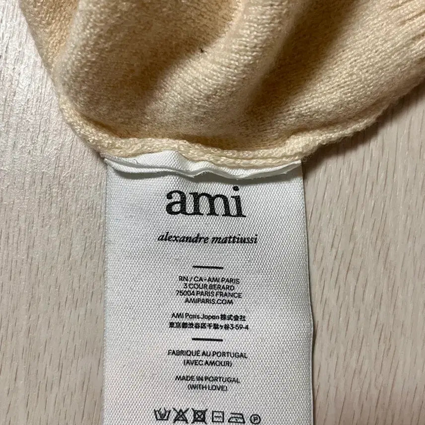 [BUNJANG] AMI Small Heart V-Neck Knit Sweater Off White / 아미 스몰 하트 브이넥 니트 오프 화이트(정품)