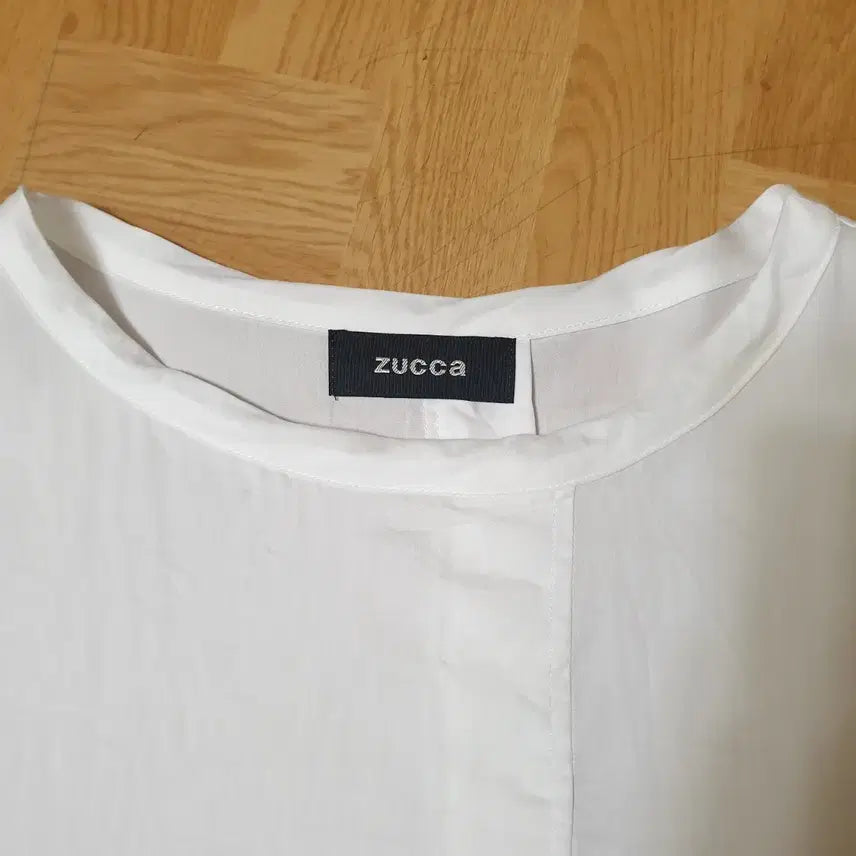 [BUNJANG] ZUCCA Cotton-Lyocell One-Tuck White Loose-Fit Top Blouse / ZUCCA 주카 코튼리오셀 원턱 포인트 화이트 루스핏 탑 티셔츠 블라우스
