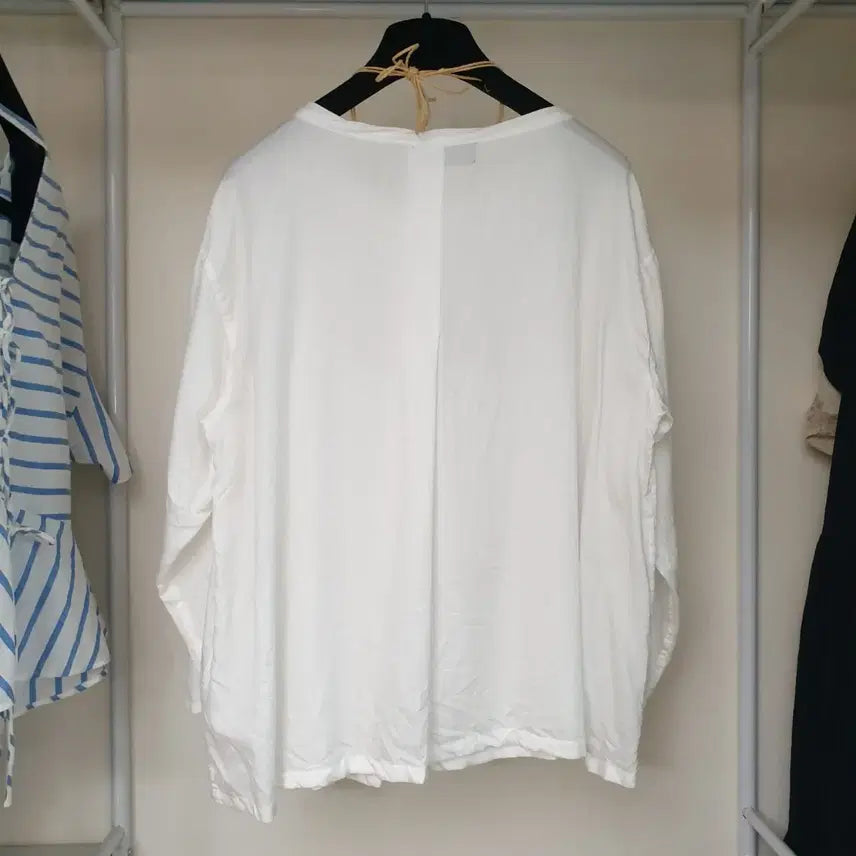 [BUNJANG] ZUCCA Cotton-Lyocell One-Tuck White Loose-Fit Top Blouse / ZUCCA 주카 코튼리오셀 원턱 포인트 화이트 루스핏 탑 티셔츠 블라우스