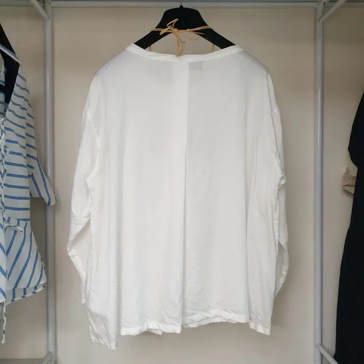 [BUNJANG] ZUCCA Cotton-Lyocell One-Tuck White Loose-Fit Top Blouse / ZUCCA 주카 코튼리오셀 원턱 포인트 화이트 루스핏 탑 티셔츠 블라우스